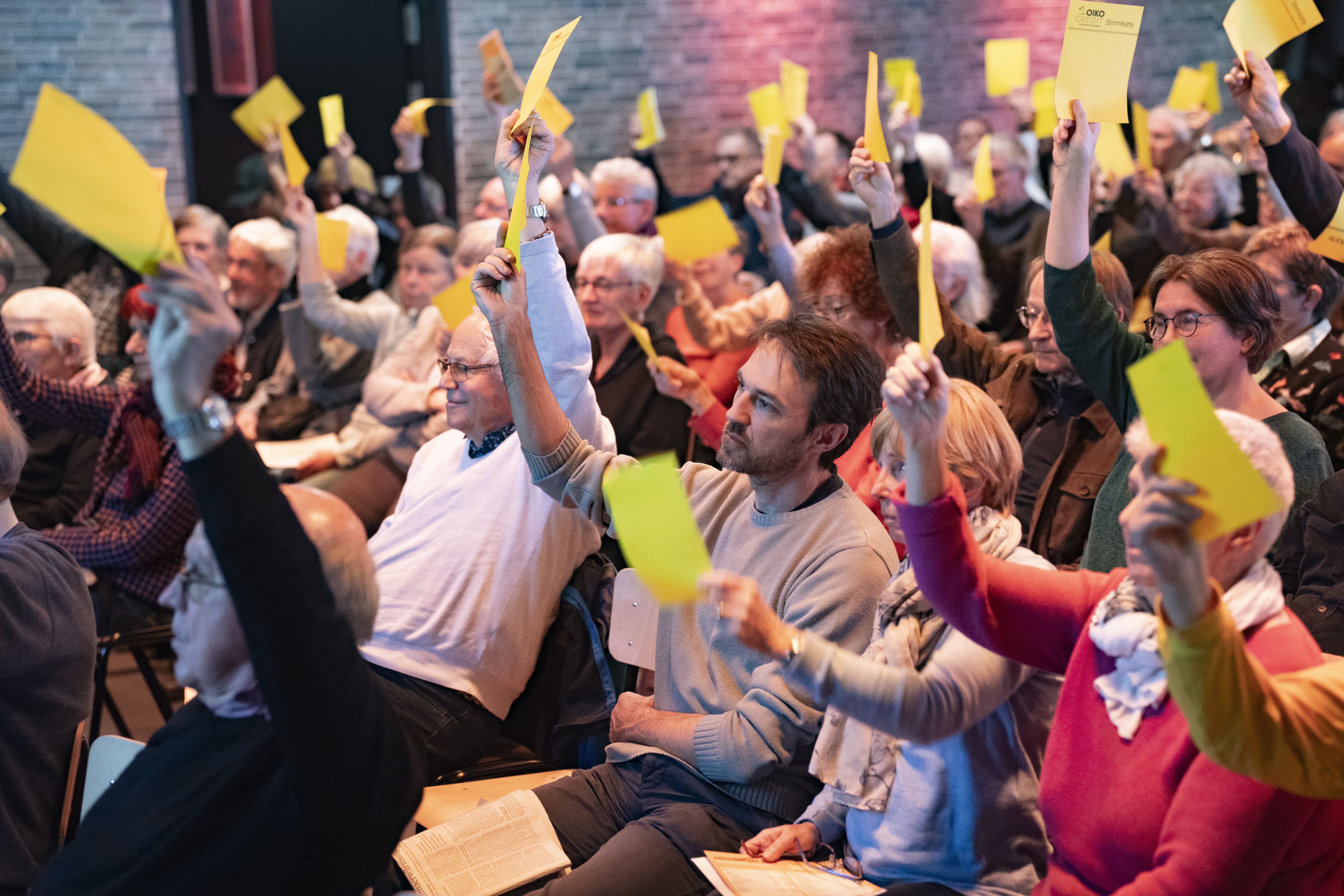 MV gutes Abstimmungsfoto Abstimmung an der Mitgliederversammlung